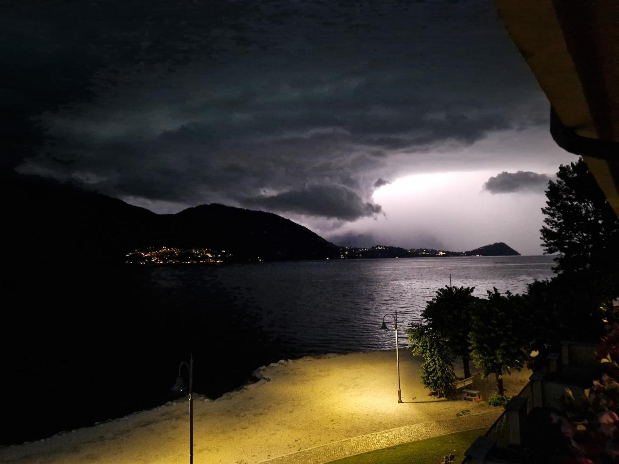Foresteria Lombarda La Spiaggia Lierna Buitenkant foto