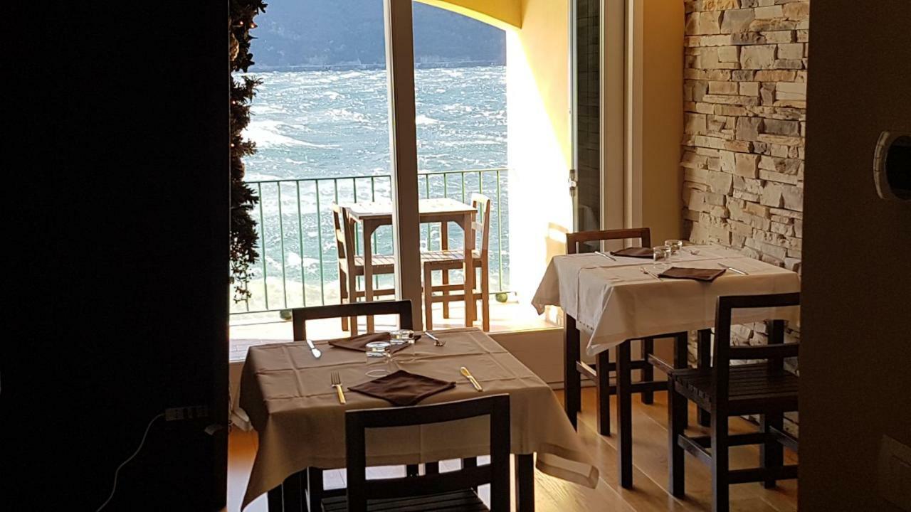 Foresteria Lombarda La Spiaggia Lierna Buitenkant foto
